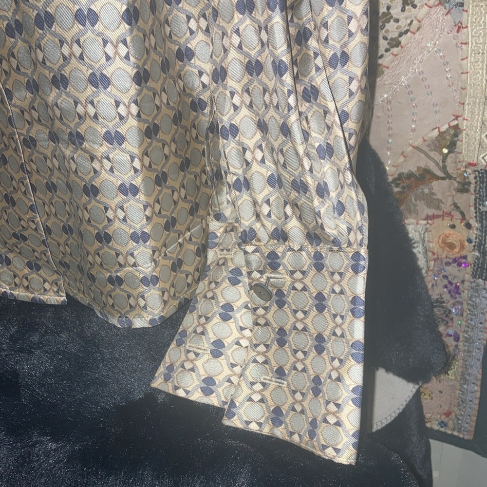 100% Silk Patterned 6 Buttoned Blouse - image 2